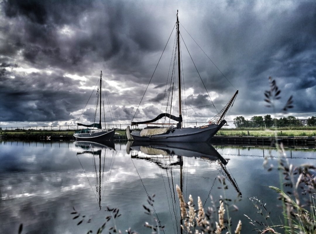 intheamomintsje's tweet photo. Wat een schitterende, dramatische luchten gezien vandaag. Genieten! #onderwegindethuiszorg
#Hommerts #Fryslân https://t.co/BRsfIdSm4K