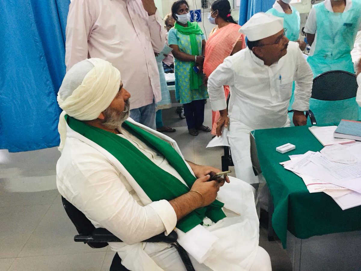 RakeshTikaitBKU's tweet photo. ये काली स्याही व जानलेवा हमला इस देश के किसान, मजदूर,दलितों,शोषितों,पिछड़ो,शूद्रों,आदिवासी की आवाज को नही दबा सकता ।
यह लड़ाई अंतिम साँस तक जारी रहेगी ।
@ANI 
@PTI_News 
@DainikBhaskar 
@OfficialBKU 
@Kisanektamorcha https://t.co/jUpdmY01DR