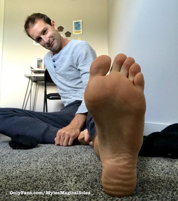 Would you tie me down &amp; tickle me without mercy? 🤭 https://t.co/WJN4RIyfyk