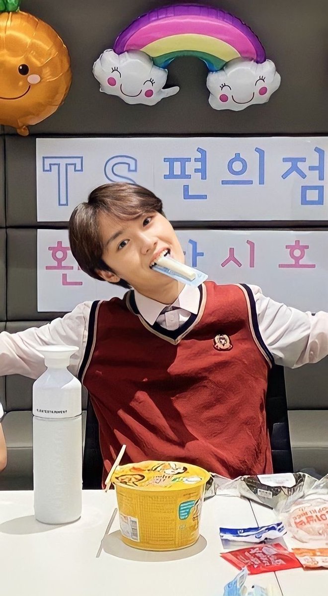 zoa and dobby wearing their apgujeong uniform