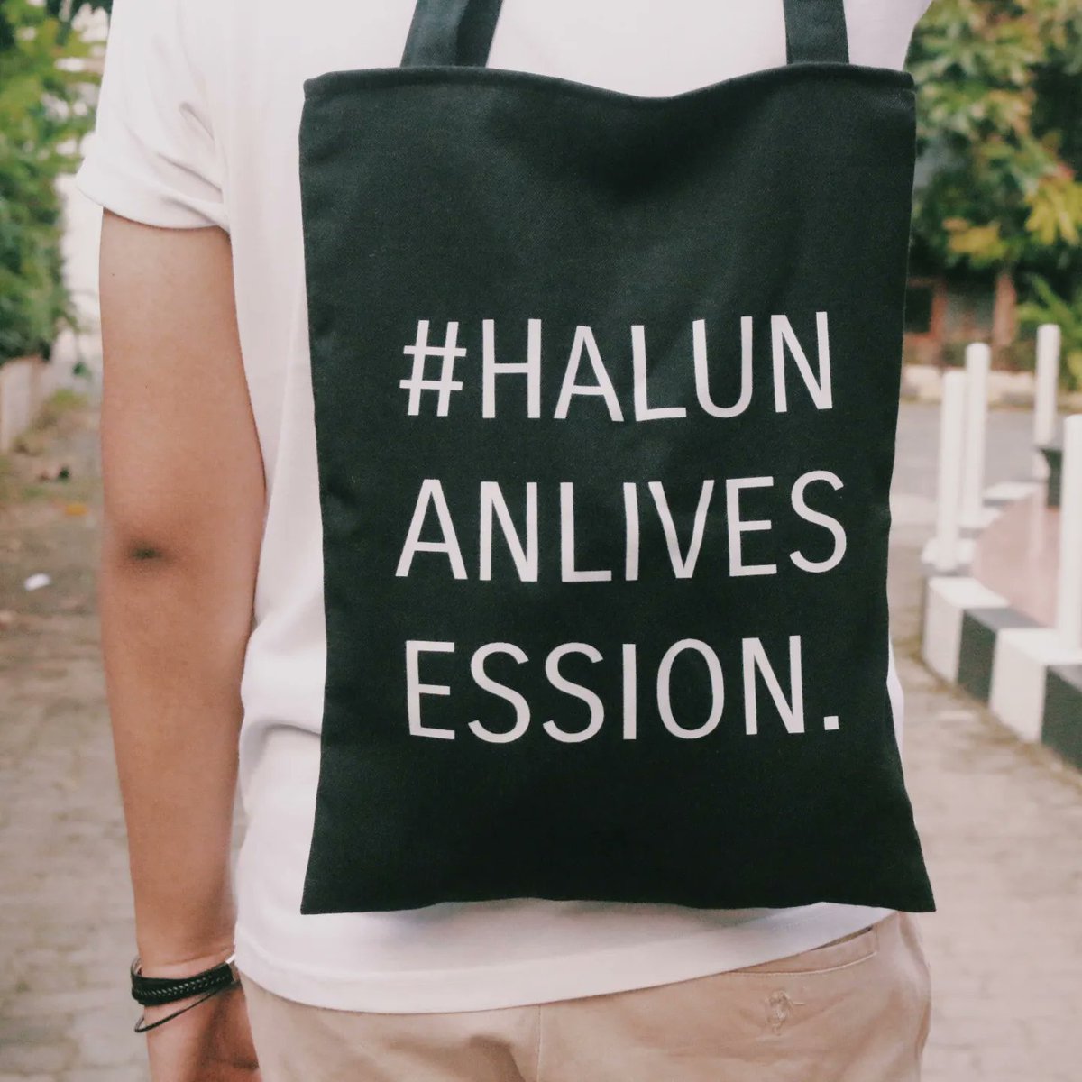 halunan_'s tweet photo. Cricket
IDR : Rp15.000,-

Totebag
IDR : Rp35.000,- &amp; Rp45.000,- https://t.co/t0ZZ0gKfup
