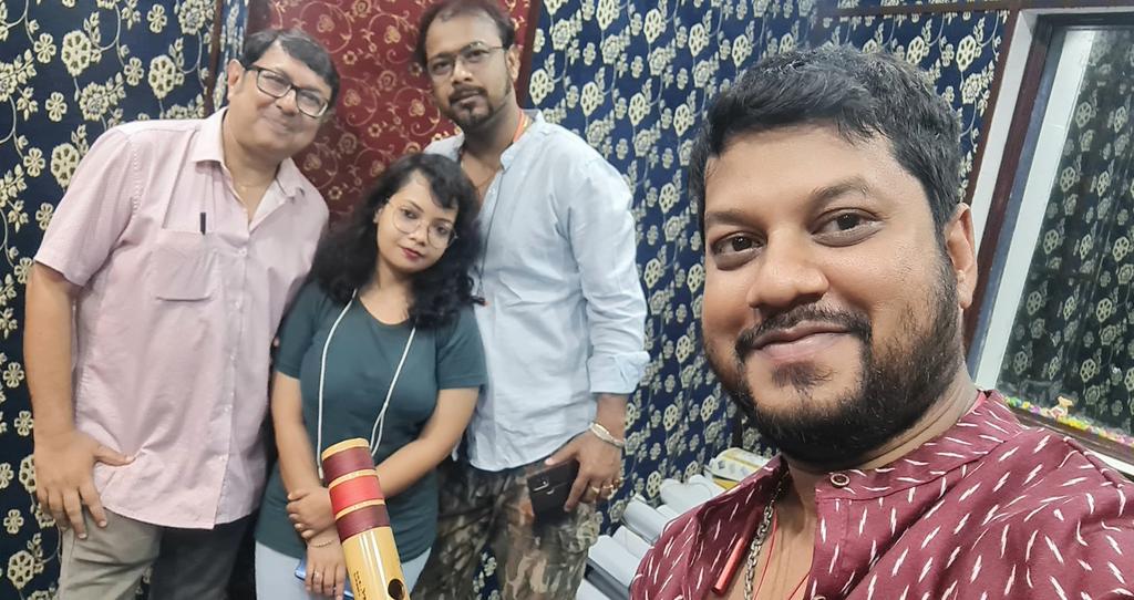 Surajit4music's tweet image. "New Projects"  coming soon
#Recording session at R S studio
#News_Bartaman #6Tv #sitinetwork #siti #siticable #zeetv #ZeeBangla 
#mediacity #mediaciti #shuvosurmediahouse #ShuvosurProduction #shuvosurmediaproduction #ShuvosurMedia #ShuvosurBand #live #livemusic #liveperformance