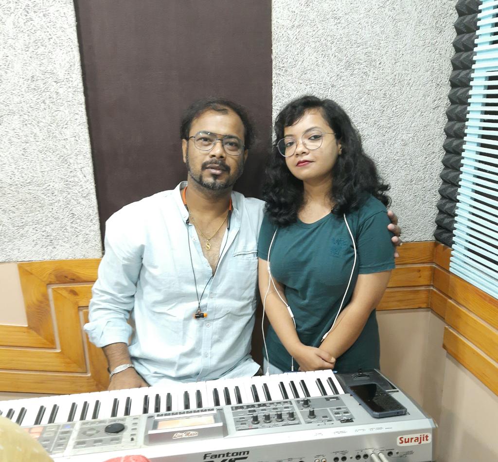 Surajit4music's tweet image. "New Projects"  coming soon
#Recording session at R S studio
#News_Bartaman #6Tv #sitinetwork #siti #siticable #zeetv #ZeeBangla 
#mediacity #mediaciti #shuvosurmediahouse #ShuvosurProduction #shuvosurmediaproduction #ShuvosurMedia #ShuvosurBand #live #livemusic #liveperformance