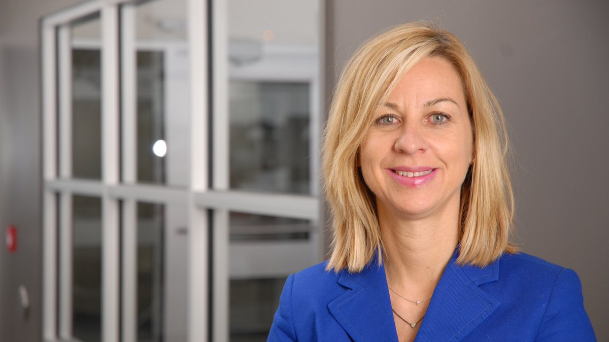 Après plus de 35 ans dans le domaine des services humains, dont 24 au sein de Valoris, Madame Hélène Fournier, directrice générale de Valoris, annonce sa retraite. Nous lui souhaitons bon succès dans ses projets d'avenir!