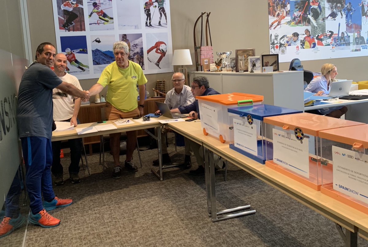 Poniendo mi granito de arena para el próximo ciclo olímpico de los deportes de invierno. Hoy elecciones para la Asamblea General de la @RFEDInv. ¡Ya he votado!