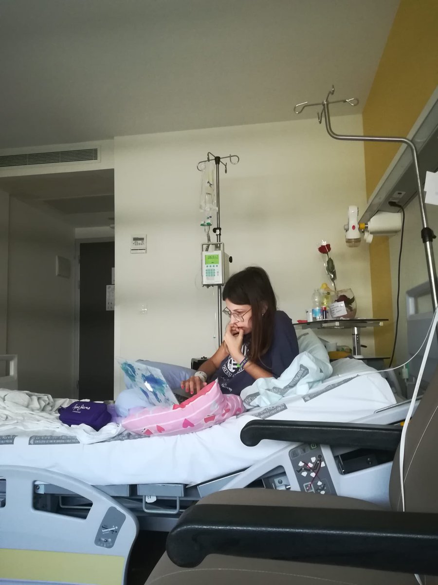 nh487's tweet image. Hoy mamá me ha pasado estas fotos, todas tomadas en estos cinco años de universidad. 

Nada es imposible, nada.