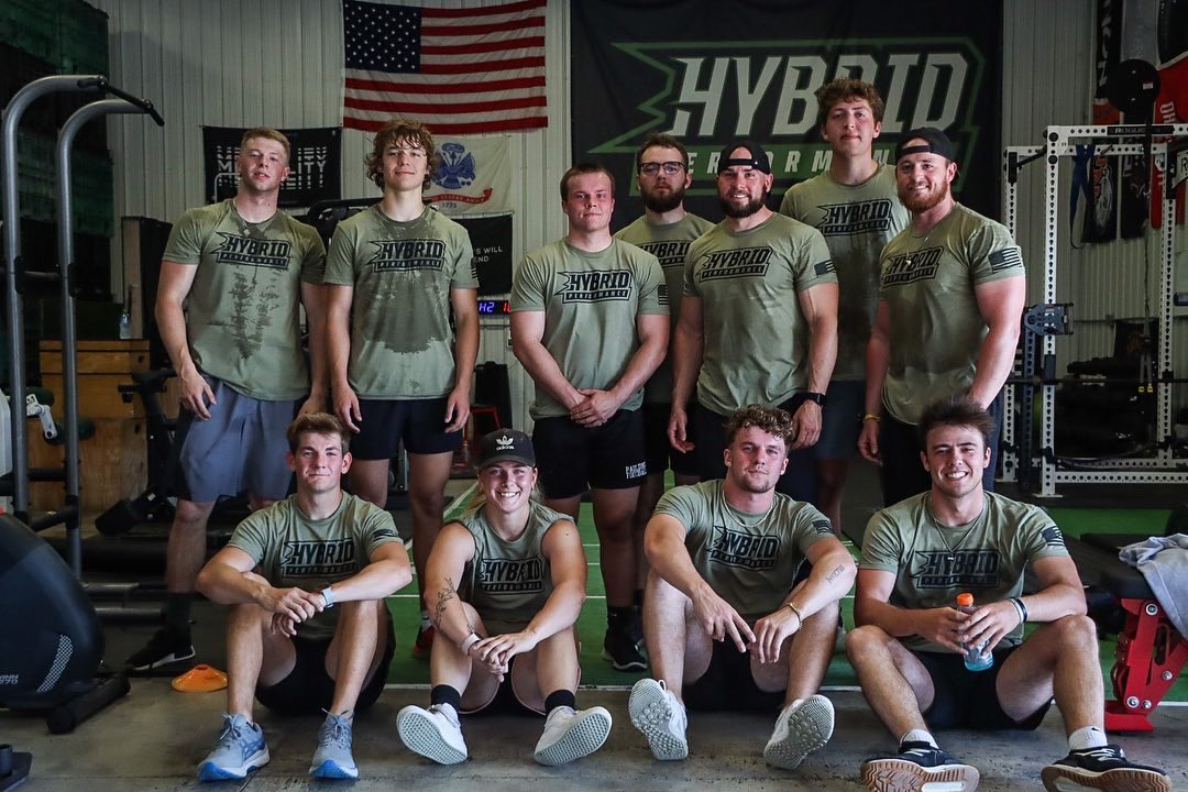 HYBPerformance's tweet photo. 🇺🇸“MURPH” ‘22 ✅ Thank you to all who came out and participated today! Special s/o to @harris33sarah for the content. More to come!

#HybridAthlete 
📸: @harris33sarah https://t.co/TjrckLwu7y