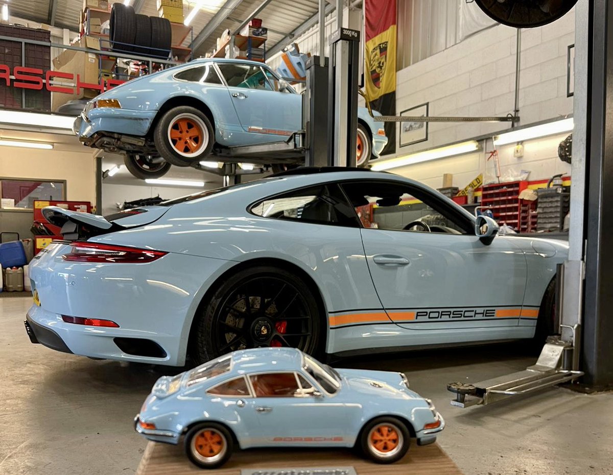 Strasseleeds's tweet photo. What does your #BlueMonday look like? #Porsche #GulfBlue #restomod #workshoplife that’s #MondayMotivation 👌🏁 https://t.co/zSB1JEdzfJ