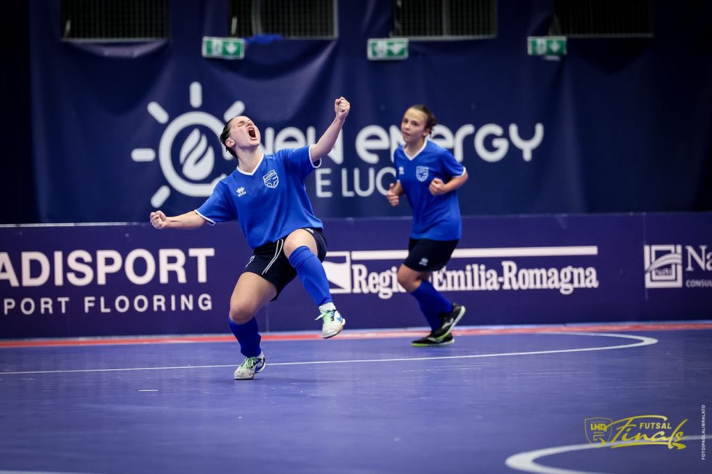 È tutto vero, è tutto vero.. è tutto verooo! Anche la nostra #Under19 quest’anno in FINALE SCUDETTO 🏆🇮🇹 IMMENSE #BABYCITIZENSSS E MAGISTRALE MR. MOSCA 🤩👏🏻 #FutsalFinals #Scudetto