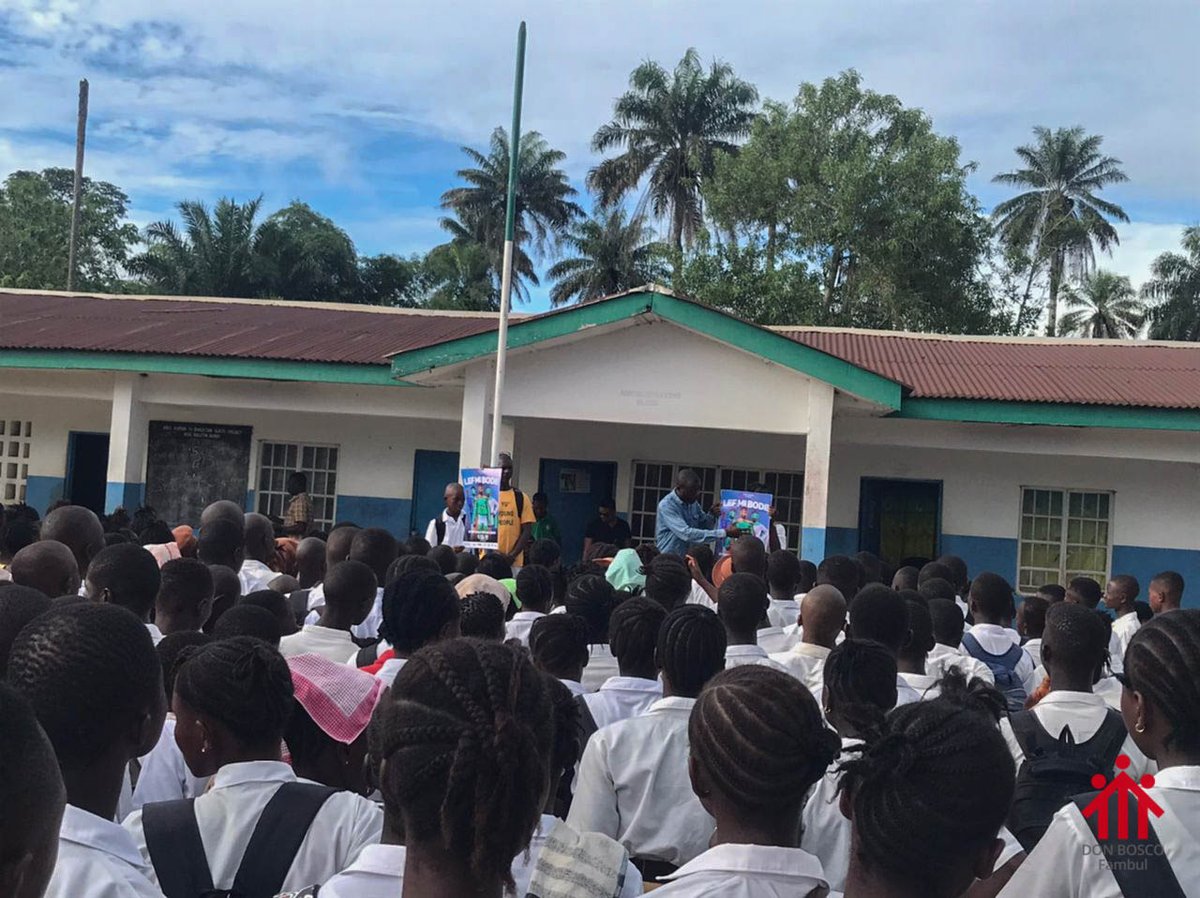 And we organized two radio discussions at radio Wanjei in Pujehun and Kiss 104 FM in Bo!

 #donboscofambul #childrenwithfuture #lefmibodi #childheros
