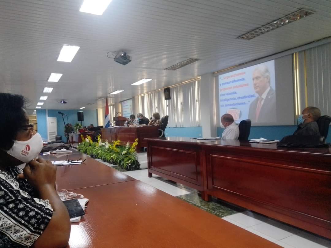 Citmagtm's tweet photo. Reunión con directores y @RafaelP14895013
La #Ciencia presente en los aportes de #MásCienciaConCiencia en la #ProducciónDeAlimentos #ProgramasYProyectos por una sostenibilidad para la economía de nuestro pueblo Guantanamero. #TodosJuntosPodemosLograrlo #CitmaGuantanamo #VaPorMás https://t.co/YyLEqNJd2m