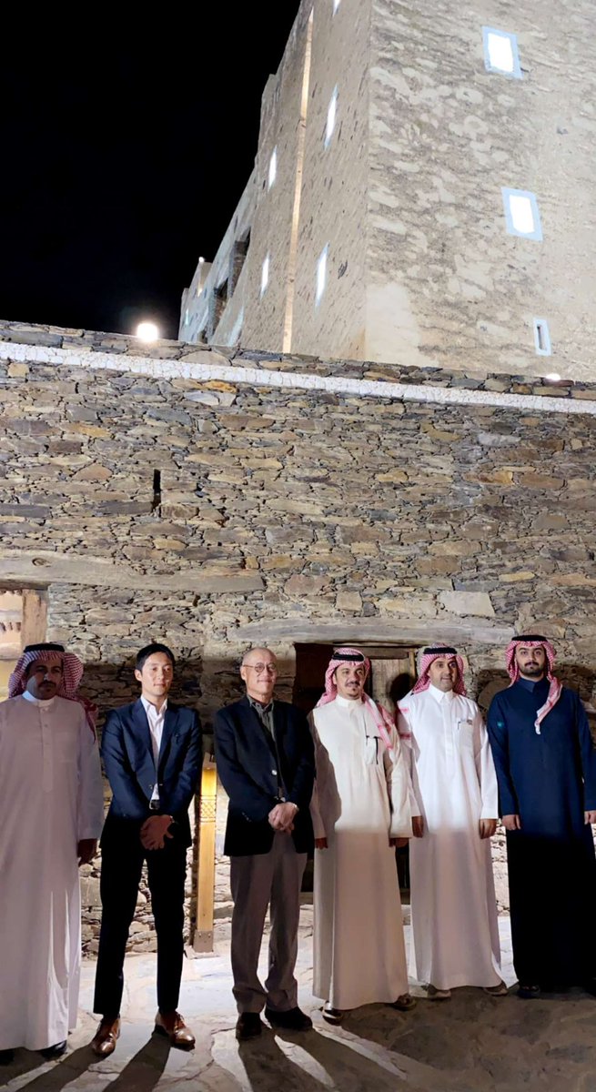 Alsarrah1's tweet photo. سعدنا اليوم في قصور أبوسراح التاريخية بزيارة سعادة سفير اليابان لدى المملكة السيد / فوميو ايواي والحديث مع سعادته عن التاريخ الثقافي والاجتماعي لمنطقة عسير 
@FumioIwai https://t.co/3ZlMfJ9OZa