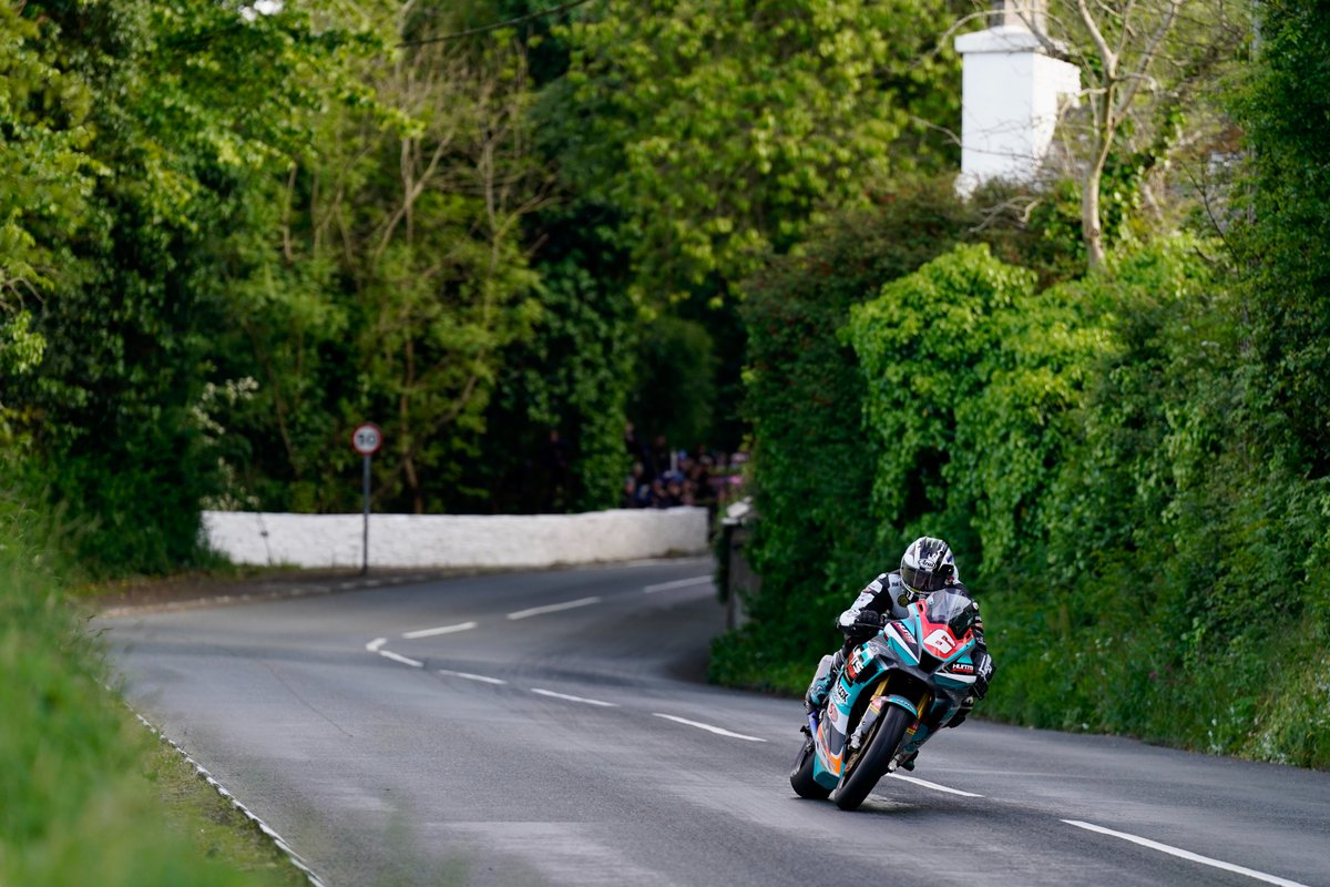 ttracesofficial's tweet image. Have you ever seen Barregarrow look so good?

#TTlive #TT2022 #MichaelDunlop