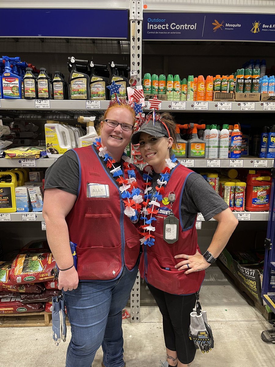 lindseyAtLowes's tweet photo. Celebrating Memorial Day with a cookout &amp; festive associates! Grateful for our military and those who gave the ultimate sacrifice for our freedom! 🇺🇸🇺🇸 @LowesRegion7 @WileyLorena https://t.co/uNrUJRwpZ8