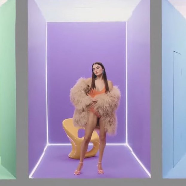 theari26's tweet photo. KEREM BÜRSIN ONCE SAID : 
"I wish i could have legs like hande" https://t.co/knETZn1hSf