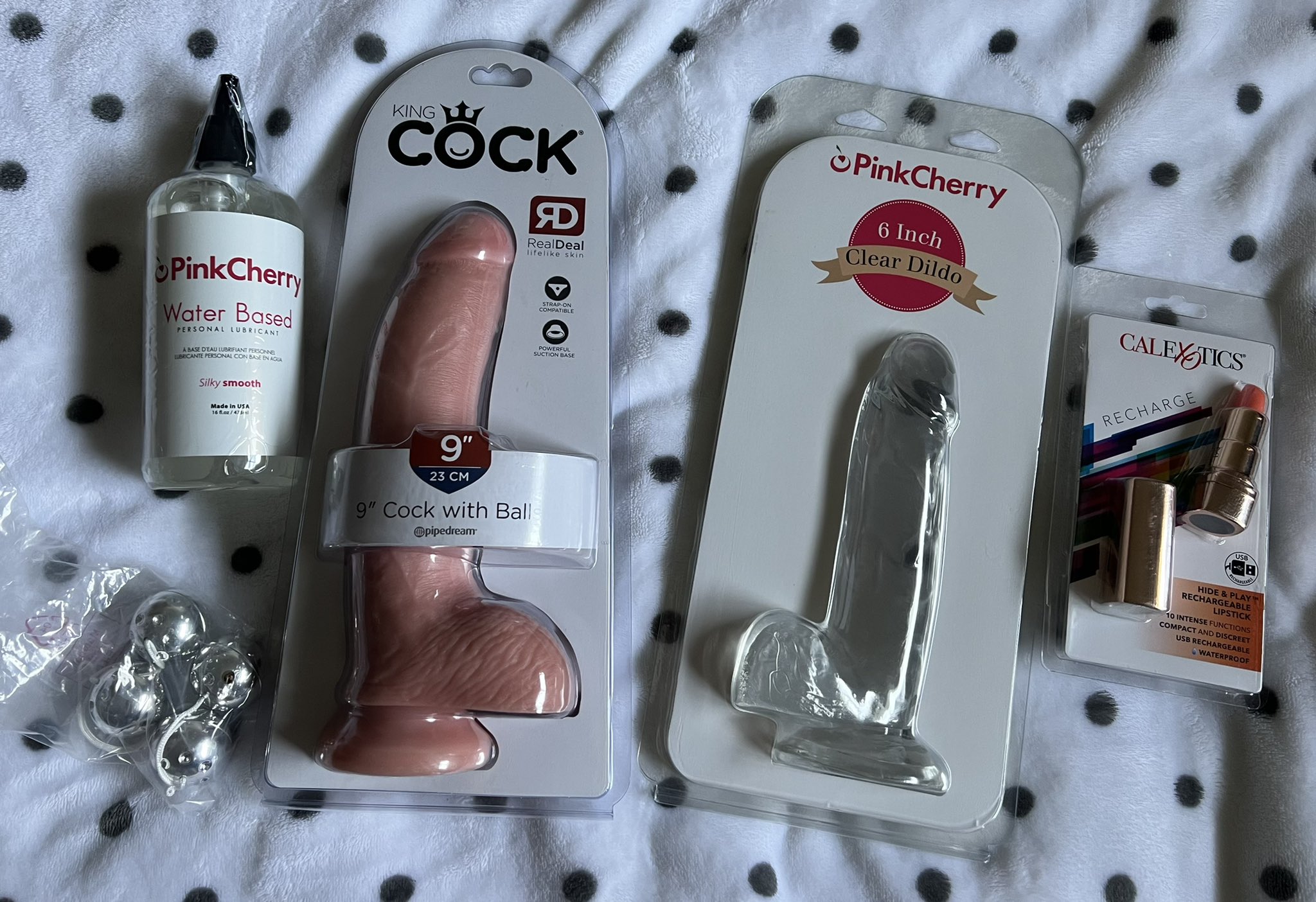 Look what came in the mail today 👀 https://t.co/3svo8zcJG3