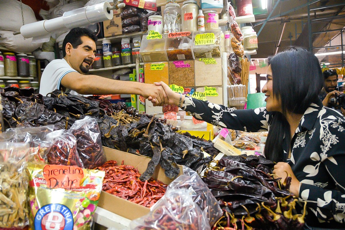 CitlalliAmaya's tweet photo. Nuestro Mercado Juárez es tradición, es un lugar donde cientos de comerciantes tienen su fuente de ingreso y se reciben miles de visitantes; por eso es importante cuidar este espacio y seguir trabajando en mejorar sus condiciones. https://t.co/y8YeHKZhme