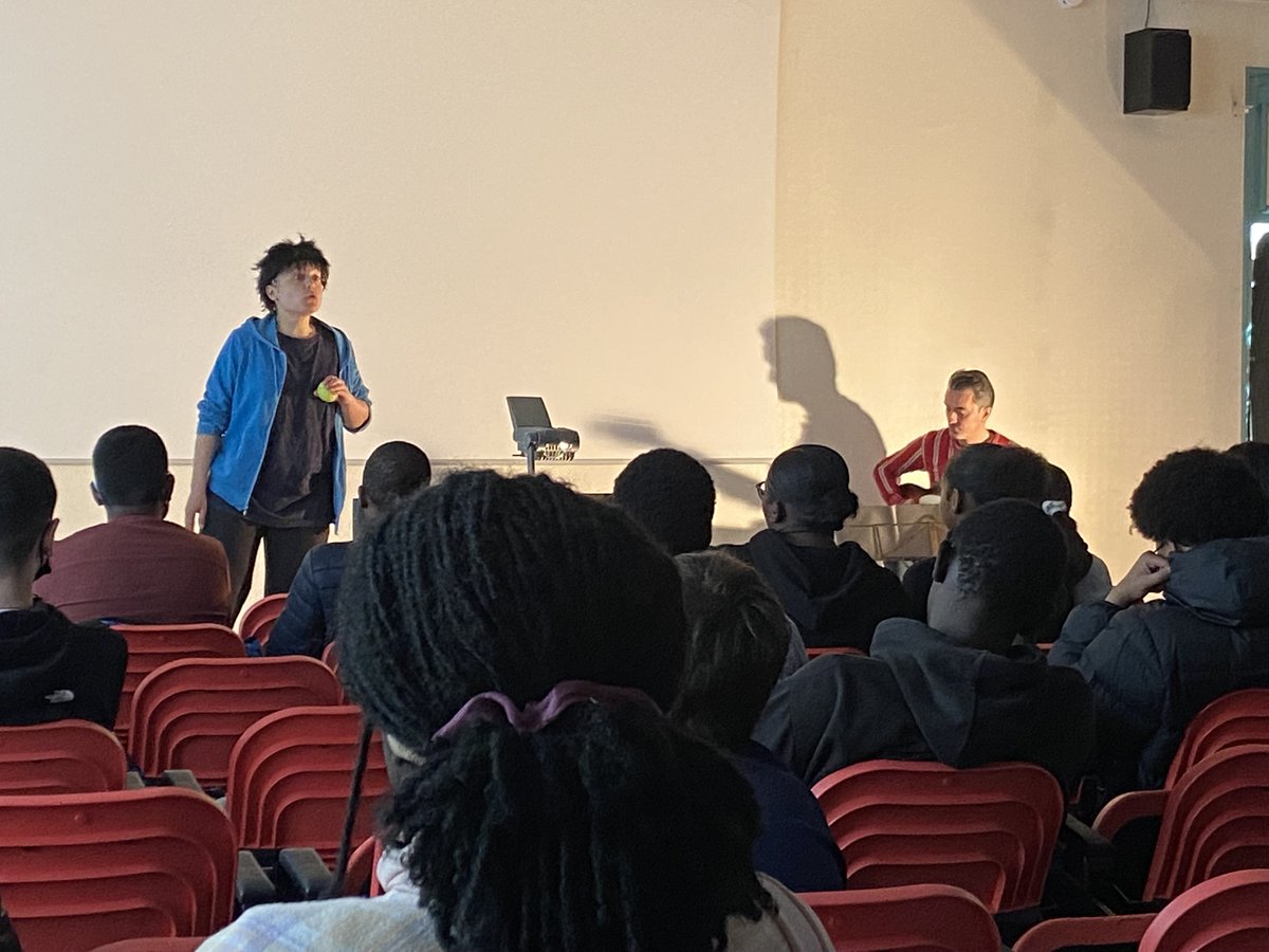 CollegeNBoileau's tweet photo. #citoyenneté #santé #Prévention Parallel théâtre était dans nos murs pour la représentation de « 1er verre », un spectacle de prévention pour amener nos élèves à réfléchir sur toutes les formes d’addictions https://t.co/RQSWUS44V7