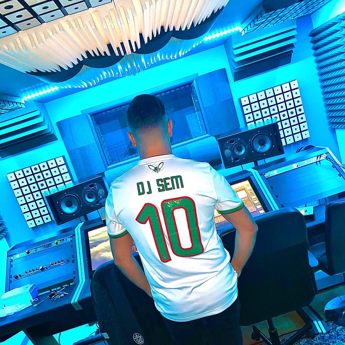 Le renouveau a toujours été d'abord un
retour aux sources 🎶 ça arrive fort 🔥♥️😉😘… 🚨