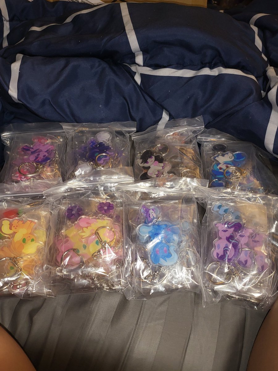 HaywaiianHorse's tweet photo. #ConStock is here!!!!

#MLP #mlpgen5 #mylittlepony #bronies https://t.co/u00E2cWzyk