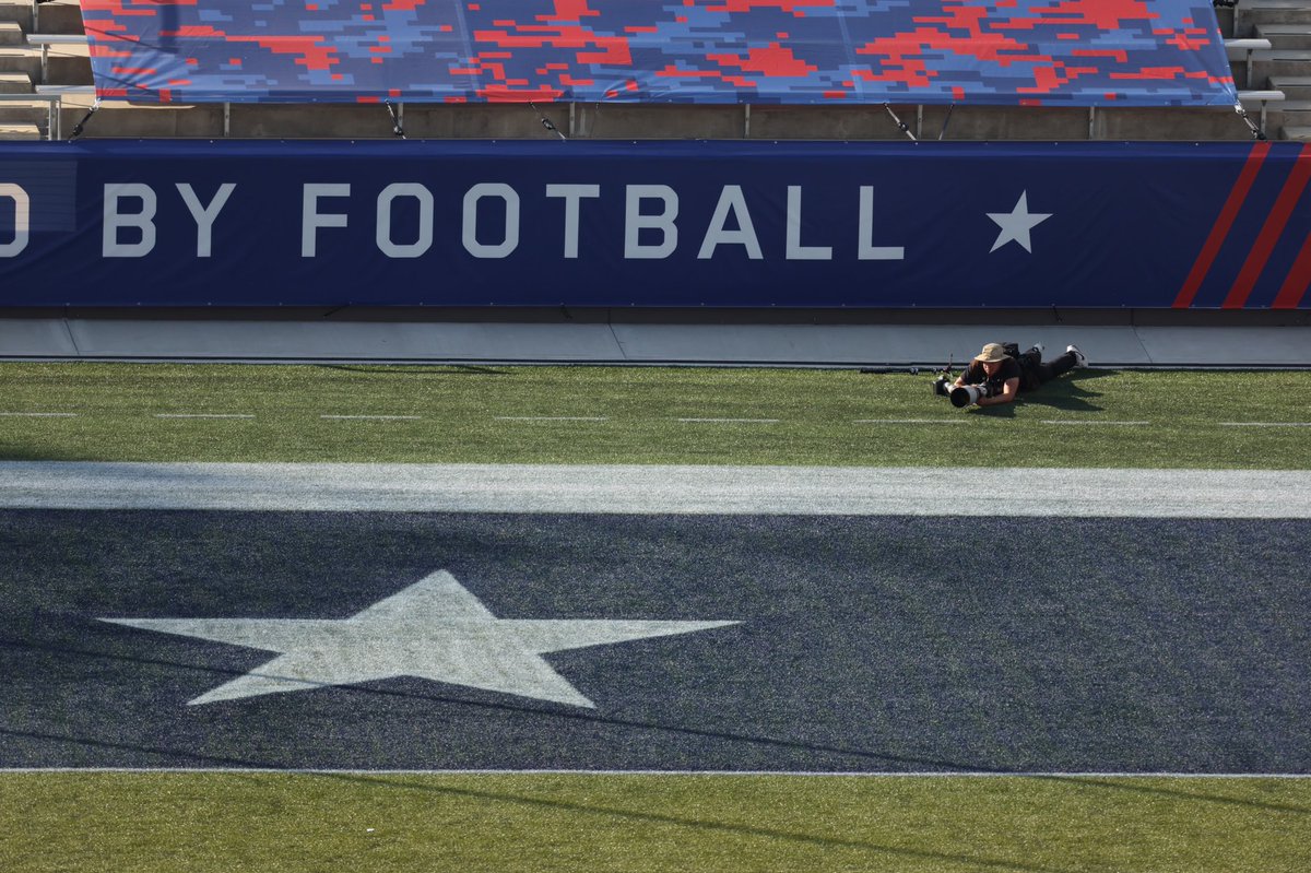 JPhotography12's tweet image. Wouldn’t have made it through my first @GettySport assignment without two of the best @patricksmith04 and @donaldppage 🙌🏽
📸:@patricksmith04 &amp;amp; @donaldppage