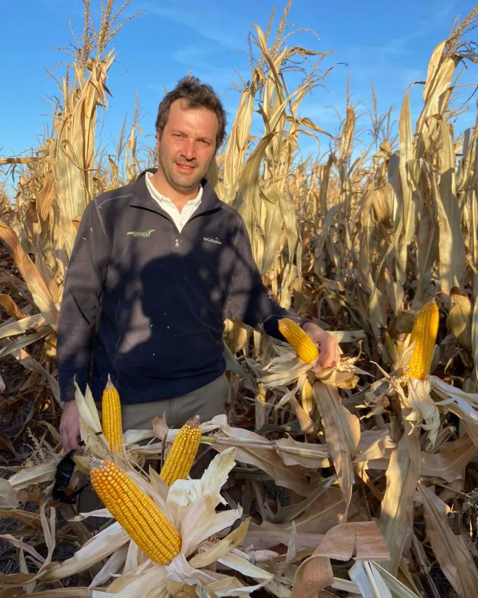 AgroProdas's tweet photo. Recorrida:
Maíz Next22.6PWU
@brevantsemillas 
✅El máximo rendimiento en siembras tardías.
✅ La mejor tecnología del mercado: Ahora PWUE.
Protección contra insectos y tecnología Enlist: para control de malezas: Glufosinato, Enlist y Galant.
✅Compensa en profundidad de grano. https://t.co/k4k23IGF2t