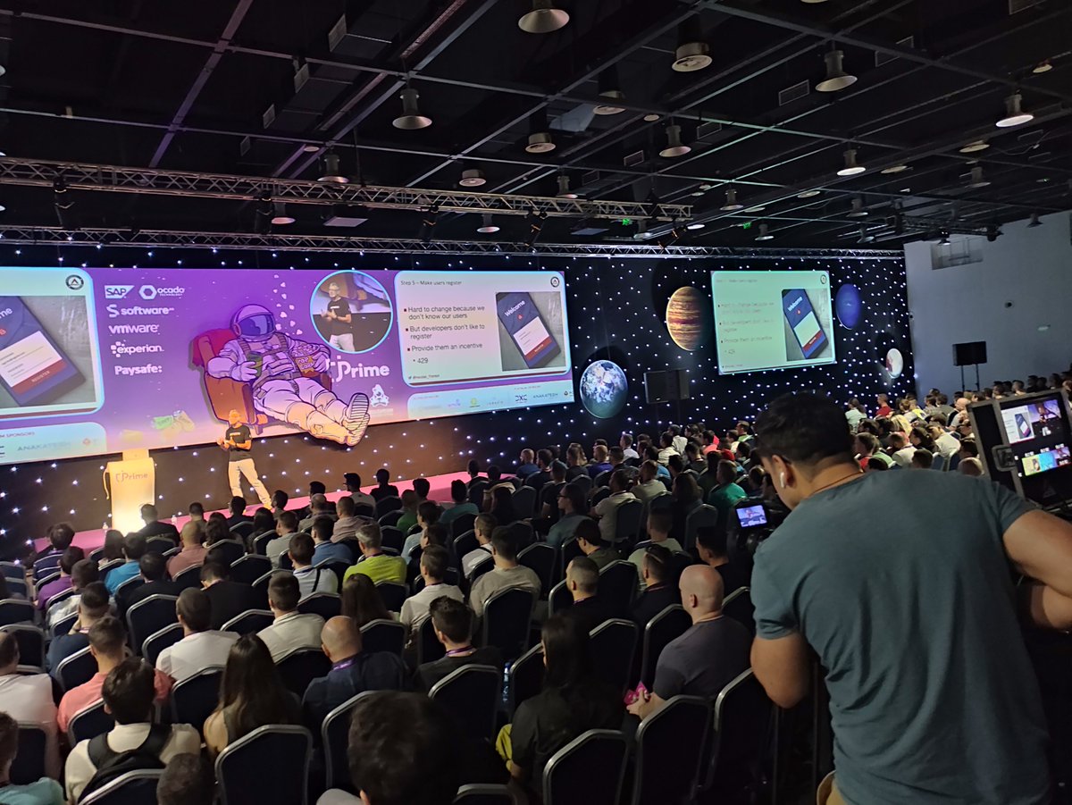 martin_fmi's tweet image. Packed full room at @nicolas_frankel&apos;s talk about API evolution #jprime @jPrimeConf @ApacheAPISIX #apisix