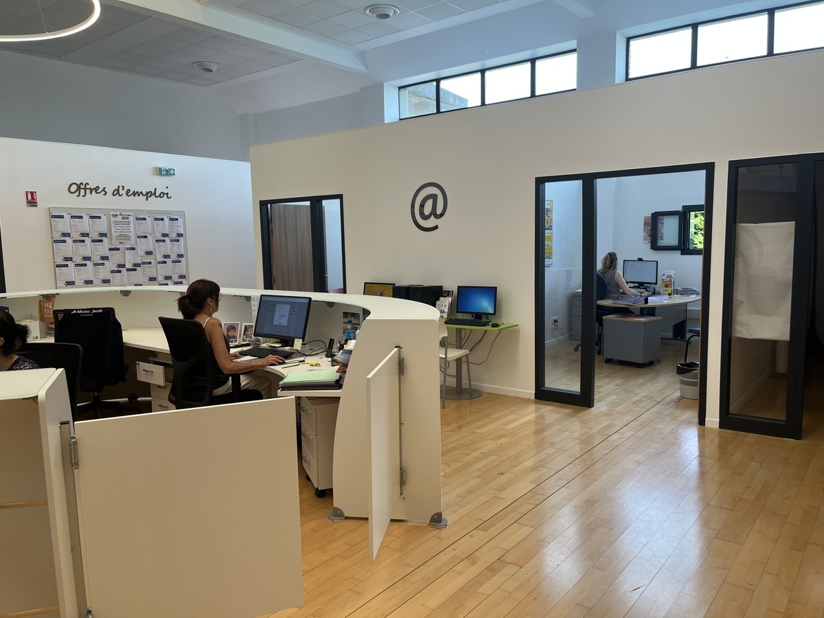 rcfcoeurdechamp's tweet photo. 📝 [CHALONS] 

La @MLChalons propose, ce mercredi 1er juin, un après-midi dédié à l’alternance et aux contrats d’apprentissage et de professionnalisation dans ses nouveaux locaux, situés au 8 avenue de la gare à @ChalonsAgglo https://t.co/18wVilNVfp https://t.co/GYrRGOrxg9