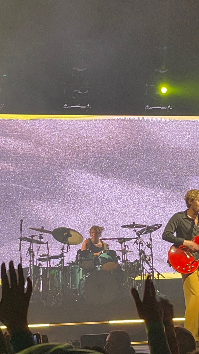 ashtonupdating's tweet photo. Take My Hand Cardiff @5SOS @Ashton5SOS #TakeMyHandCardiff https://t.co/ZctdSQ698y