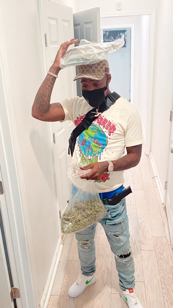 hyper19901's tweet photo. Put a bag on ur head imma businessman 💪🏾💪🏾💪🏾💪🏾#dahype https://t.co/DDZlM8eCsO