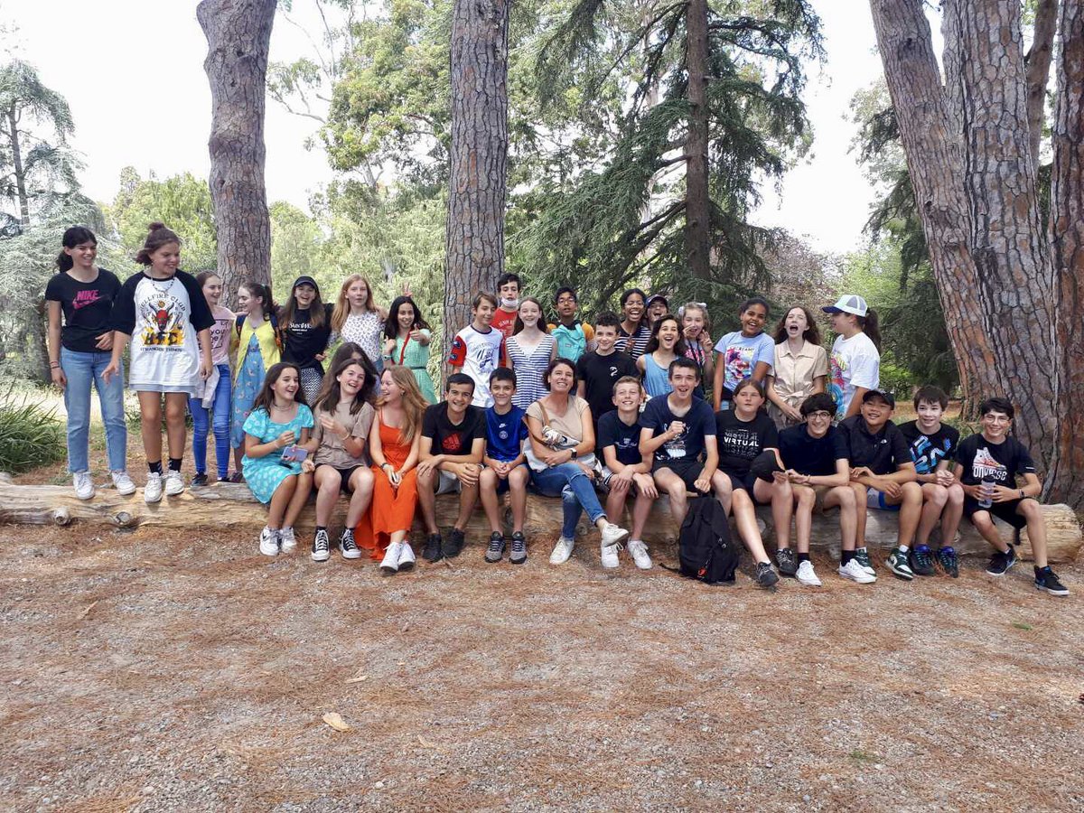 MtStJean2's tweet photo. Visite des 5èmes à la villa Thuret dans le cadre de la semaine "découvre ta nature" organisée par la ville d'@antibes_jlp.
Ils ont repéré des espèces d'arbres importés du monde entier, ont appris à estimer leur hauteur, leur circonférence, la forme de leurs feuilles... https://t.co/jh3yaHD1t0