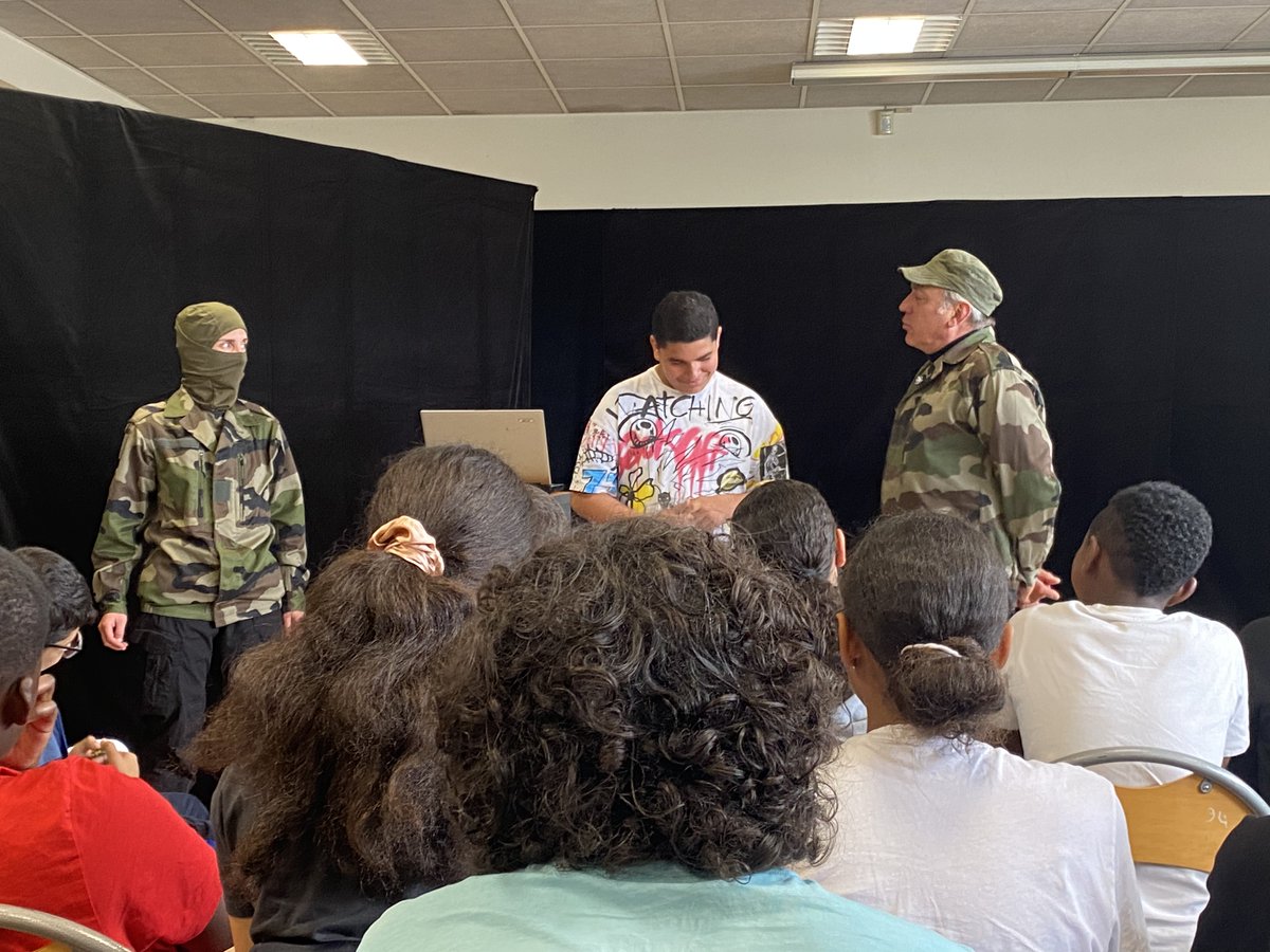 CollegeNBoileau's tweet photo. La compagnie #Masquarades était dans nos murs pour un spectacle interactif à destination des 4e pour comprendre les phénomènes d’endoctrinement avec « Une proie si facile » @AcCreteil @Chennevieres_94 @valdemarne_94 https://t.co/W4zxKfk3mc