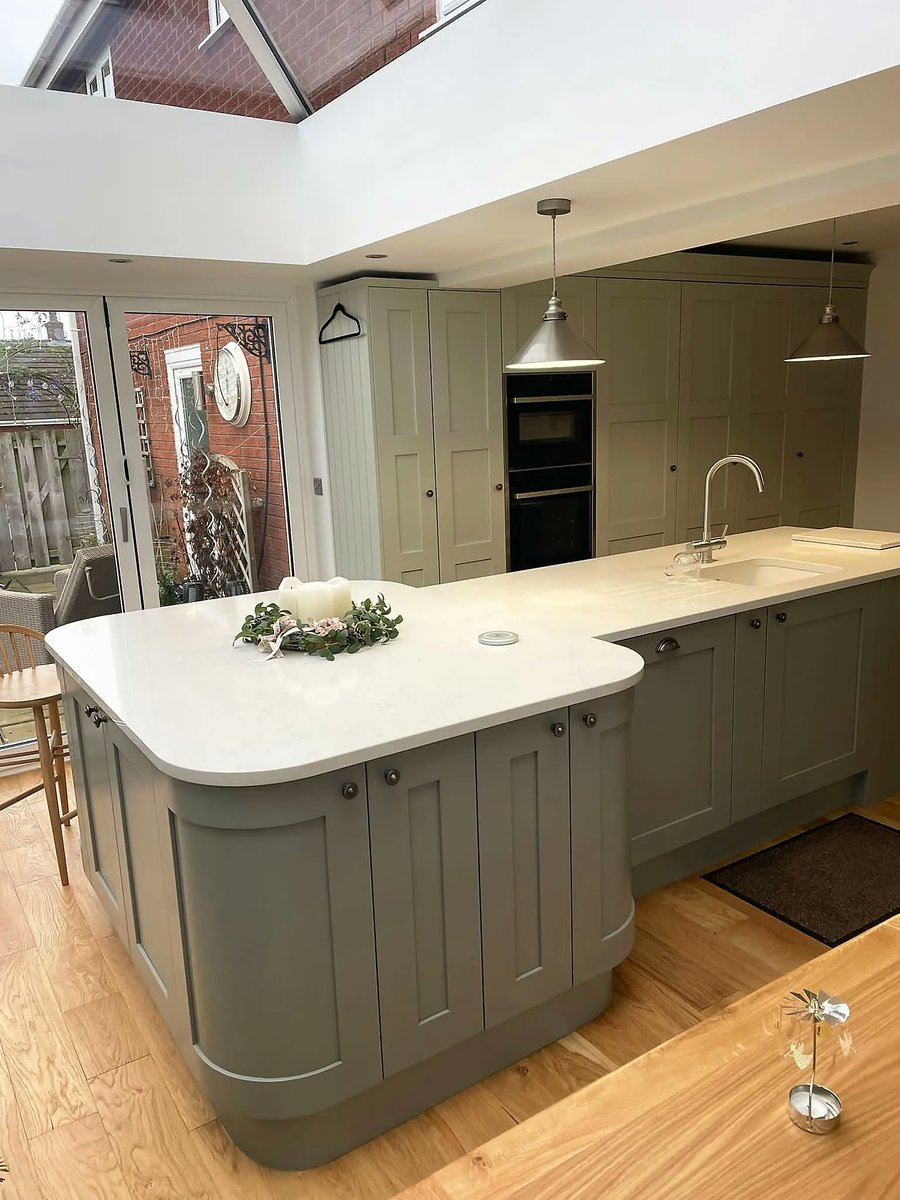 BeespokeK's tweet photo. 🐝 "I am so happy with my beautiful kitchen; Beespoke definitely go above and beyond to give a customer exactly what they want!"

📧Contact our Trusted team at enquiries@beespokekitchens.co.uk

#kitchen https://t.co/5dRw0jGJfX