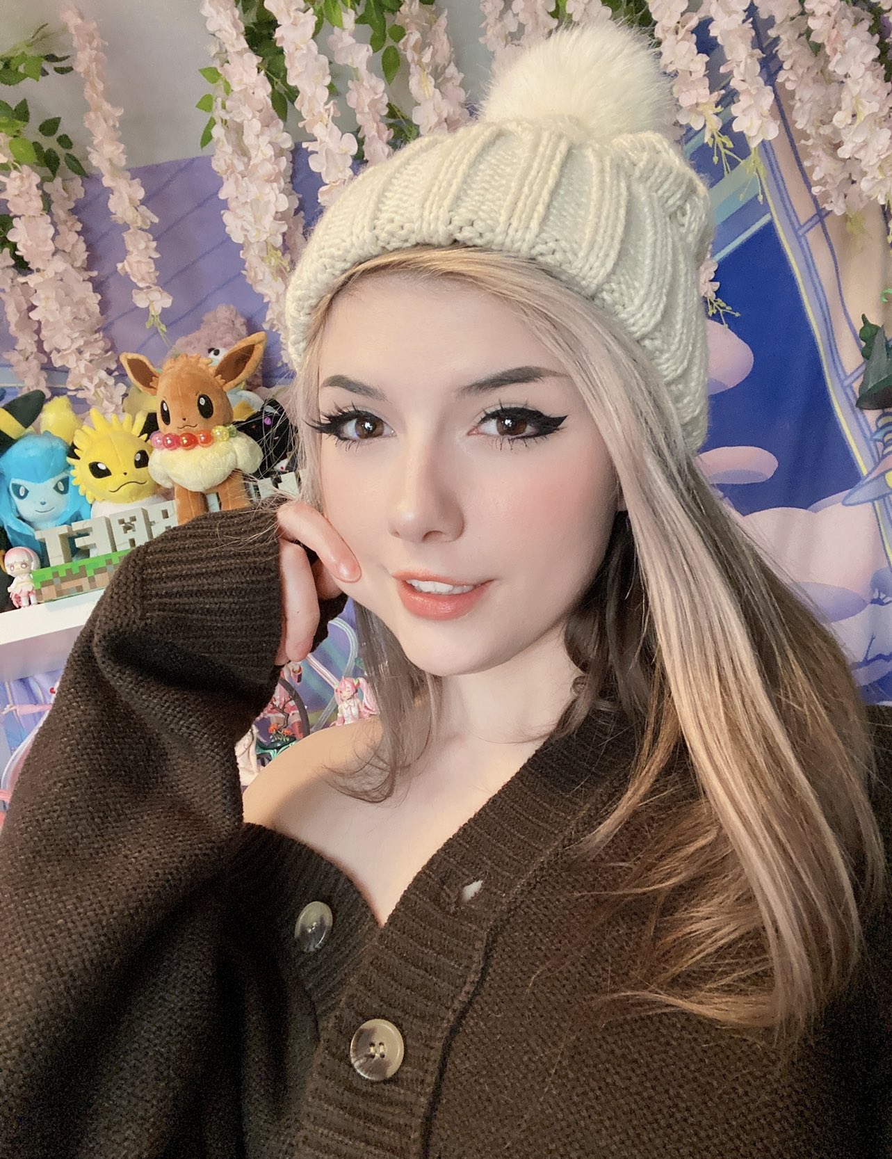 Meggii on Twitter: "Wut r my gamers up to ?!! 😎 https://t.co/3PR5cPdylN