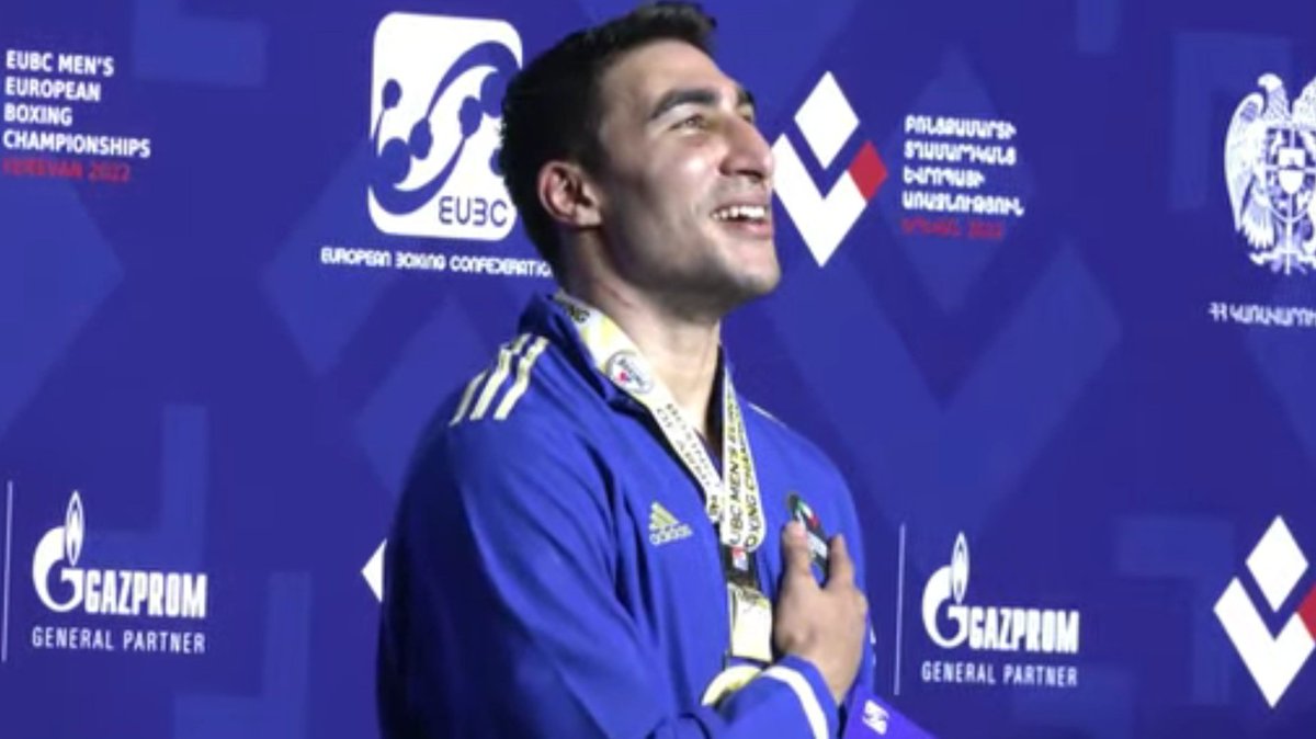 poliziadistato's tweet photo. A Yerevan (Armenia) il pugile🥊delle #Fiammeoro👮🏿‍♂️#AzizAbbesMouhiidine conquista il titolo di Campione europeo🥇nella categoria 92 kg travolgendo in finale lo spagnolo Reyes battuto 5-0. Bronzo🥉per #SalvatoreCavallaro nei 75 kg e per #ManuelCappai nei 54 kg 🇮🇹💪💪👏👏👏 #Euro22 https://t.co/McqtgjyNUv