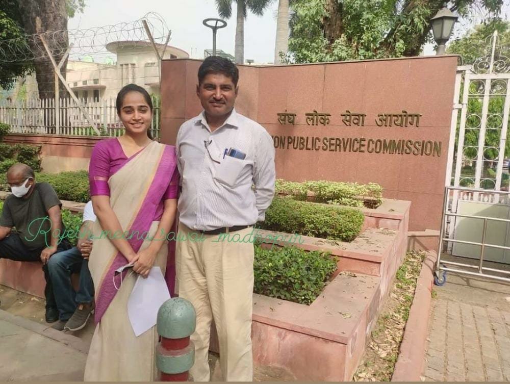 रेलवे कर्मचारी पापा # पापा ने पापा की परि को बनाया कलेक्टर...💐💐💐बहुत बहुत शुभकामनाएं  बहन सुलोचना IAs...
#IAS