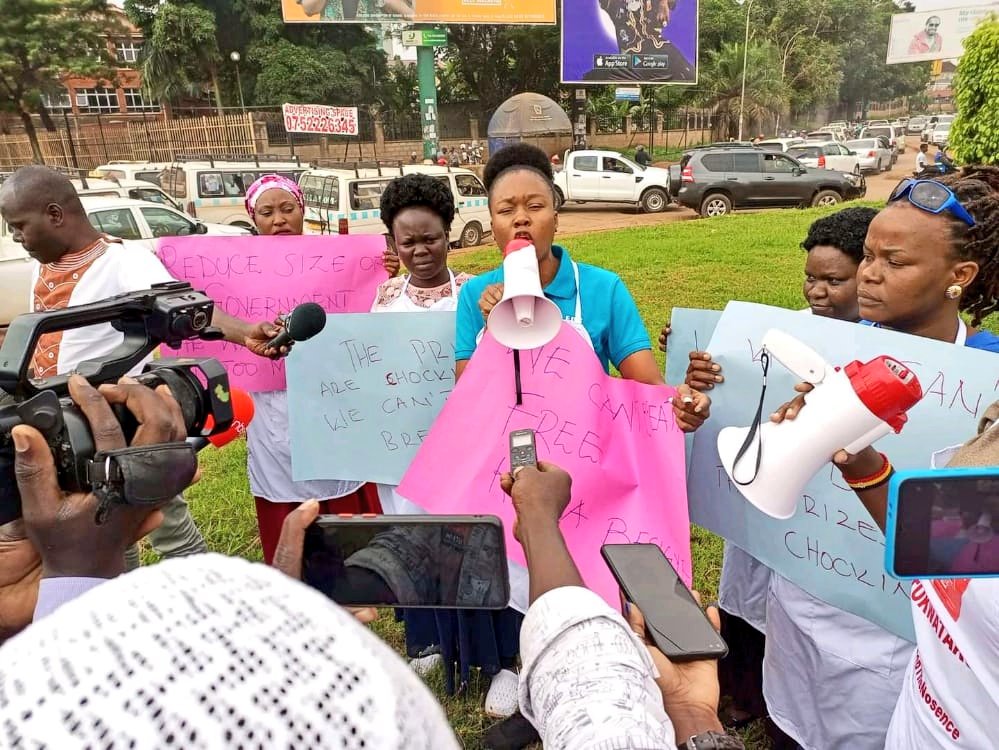 AAssimwe's tweet photo. Please join us this Tue, 31st May 2022 10am at LDC Court in solidarity with women leaders who were arrested 4 speaking against skyrocketing commodity prices a matter that affects everyone in Uganda #Bitukwatako &amp; #PricesMustFall #FreeAdeke @AdekeAnna #FreeNyanjura #FreeActivists https://t.co/PyCE5s2WCW