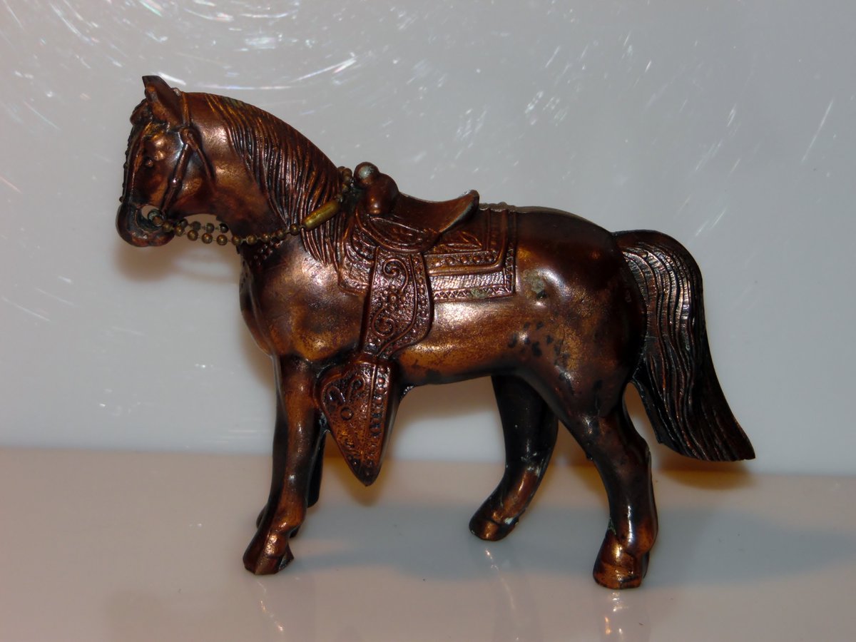 yesteryear2day's tweet photo. Check out Vintage Western Horse 4 1/8"T x 5 7/8"L Copper Color Metal Figurine U.S.A. #Unbranded https://t.co/SpuINVMFSY via @eBay https://t.co/UoDe4tUr2T