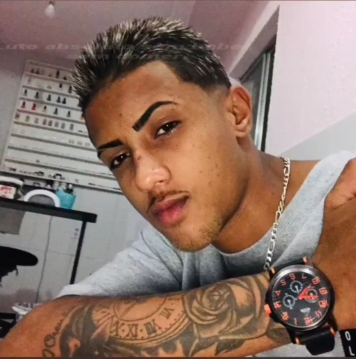 E de repente a vida te vira do avesso, e você descobre que o avesso, é o seu lado certo. 🌀🍃