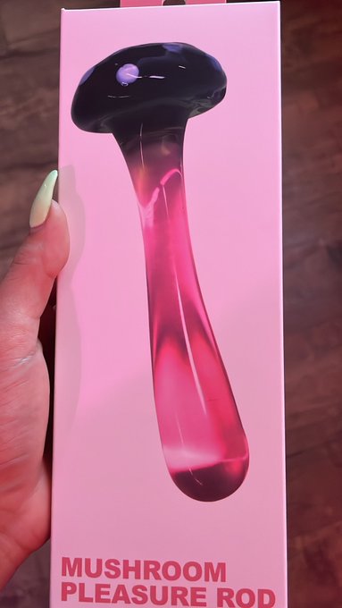 new toy ? https://t.co/5lSH9S0Q73