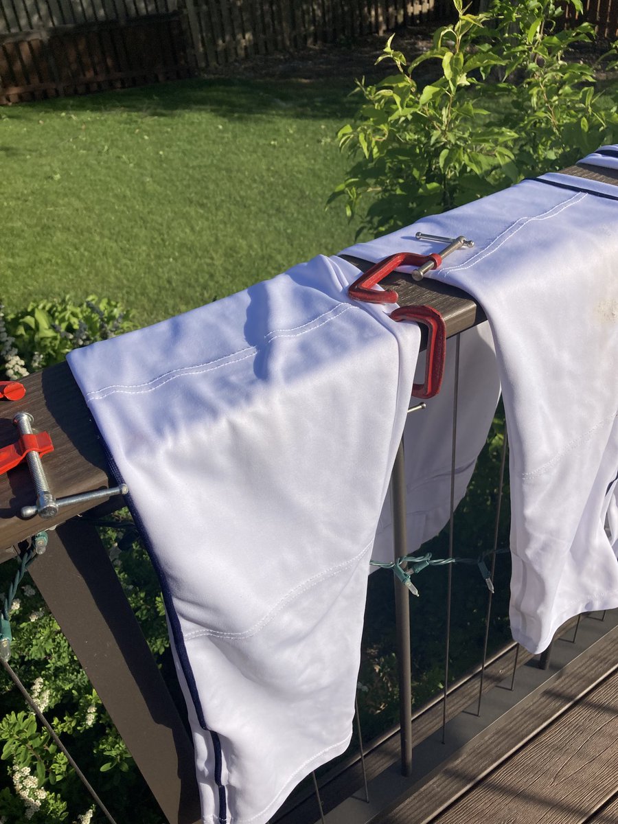 dwade4640's tweet photo. When dad dries the baseball pants in a windy day. “C” clamps for the win. #baseballhacks https://t.co/BiqZNrbwgT