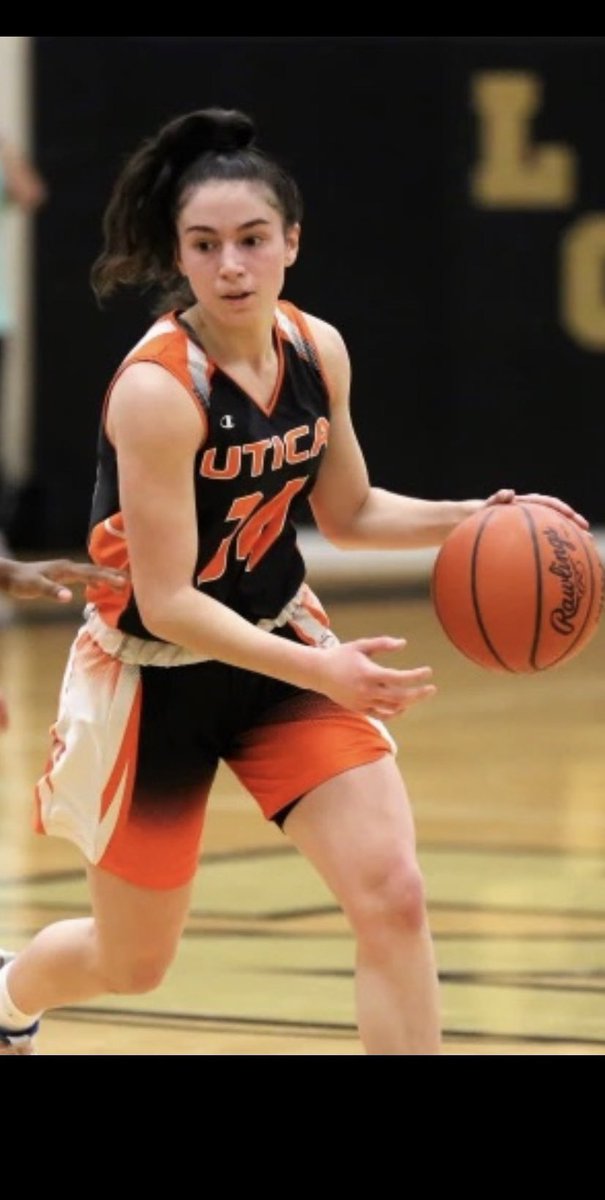 AmyRea16's tweet photo. Congrats to our All State basketball player and Valedictorian!!!  @LinaRea4 #ucs22 #uhs 🧡🖤 https://t.co/1d11EL2Eny