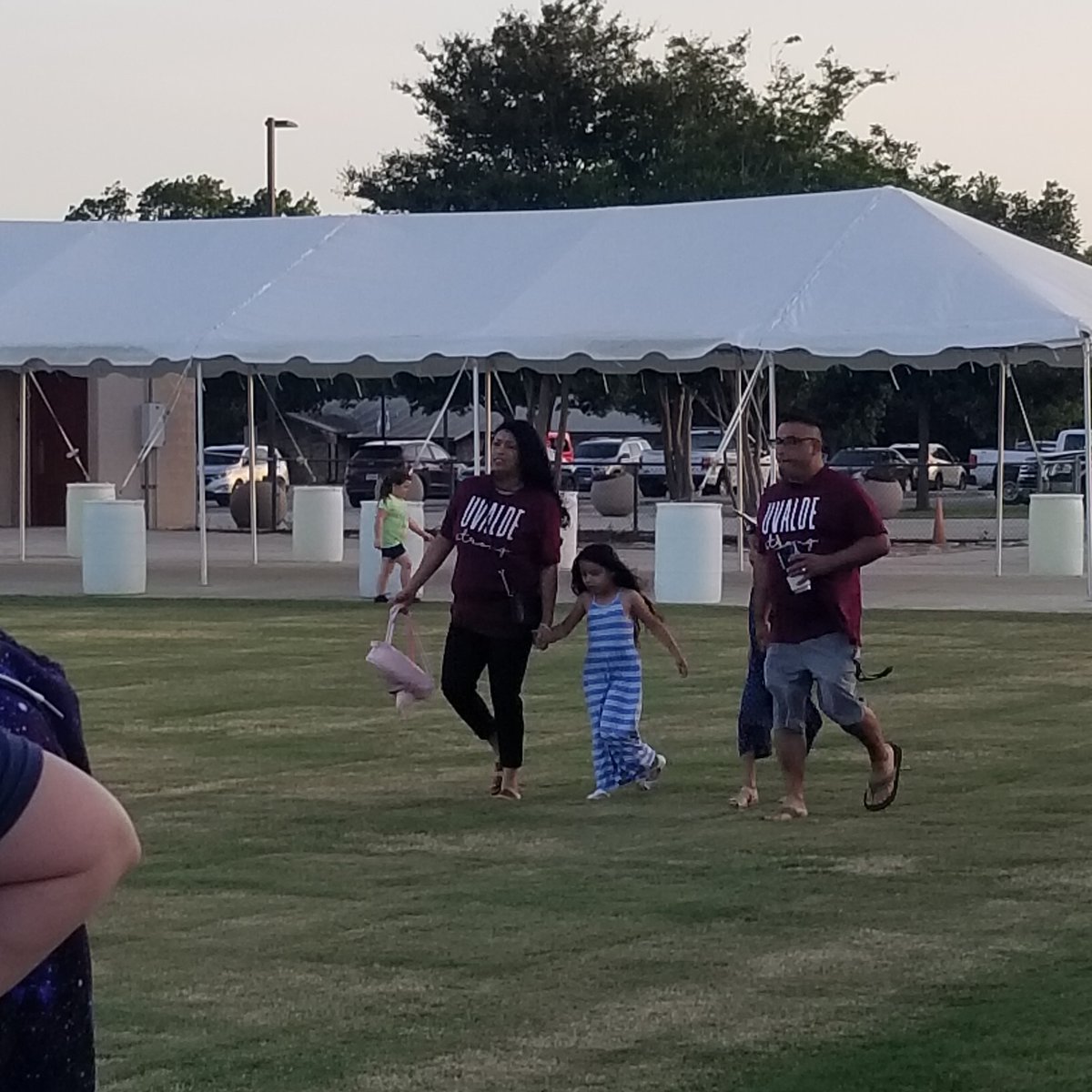 stoshboyle's tweet photo. Candlelight vigil in Cibolo, Texas. #uvaldestrong #cibolostrong https://t.co/sITjAQYgzo