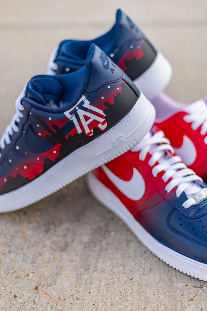 jada_theblock's tweet photo. Desert Dawn Forces 🩸

#customshoes #customairforce #customairforce1 #customsneakers #desert #uofa #uofawildcats #uofafootball #wildcats #arizona #arizonawildcats #tuscon https://t.co/qincjvmDDa