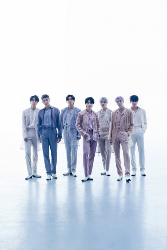 Flitto_Inc's tweet photo. [K-pop] BTS revealed the concept photos of the door version for their upcoming anthology album Proof!💜Check out this article with photos and Flitto it to your language.🌏(source: YTN)
https://t.co/kfEI39gi6t
#BTS #Bangtan #Proof #ConceptPhoto #Flitto #translation #25languages https://t.co/1Z3VxpynbX
