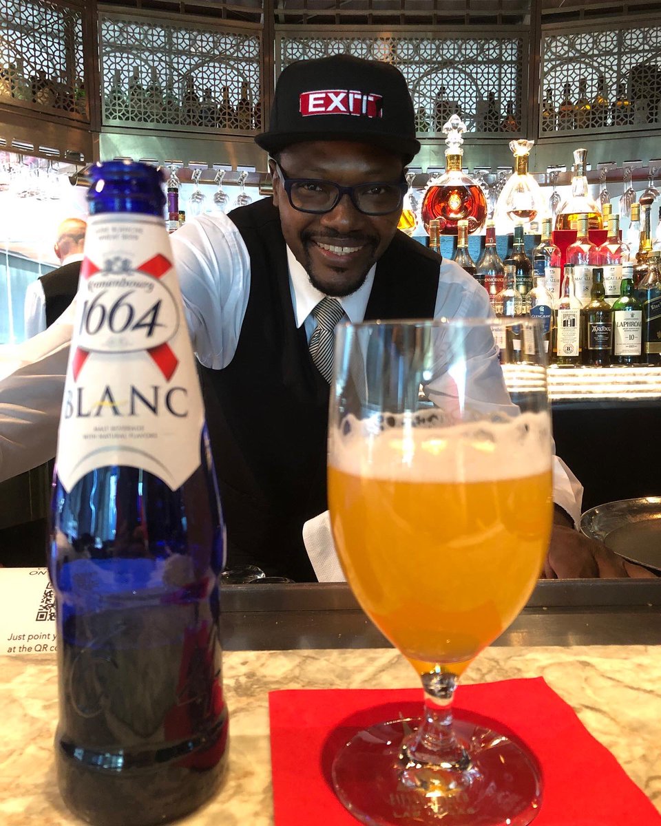 gummibierchen's tweet photo. Fruchtig cremiges #Blanche @Kronenbourg_Fr im #Eiffeltowerrestaurant @ParisVegas 🍺#kronenbourg #kronenbourg1664 #bierzeit #vivalasvegas #bierbar #kronenbourgbeer #Biereblanche #frenchbeer #bierlaune #bierfreude #thebeernation #exitart #thebeerguy #thebeergame  #beeryoubeerme https://t.co/uAkDUdusRv