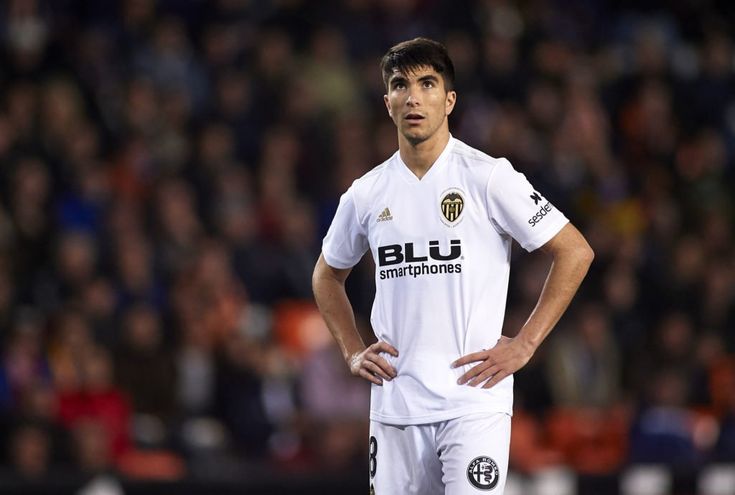 JuventusK22's tweet photo. VOLEVO RINNOVARE IL CENTROCAMPO E HO COMPRATO TE
COL TIRO COSÌ FORTE SPACCA TUTTE LE PORTE
CON IL 15 SULLA SCHIENAAAA
CARLOS SOLER DAL VALENCIA https://t.co/B007xhA6Az