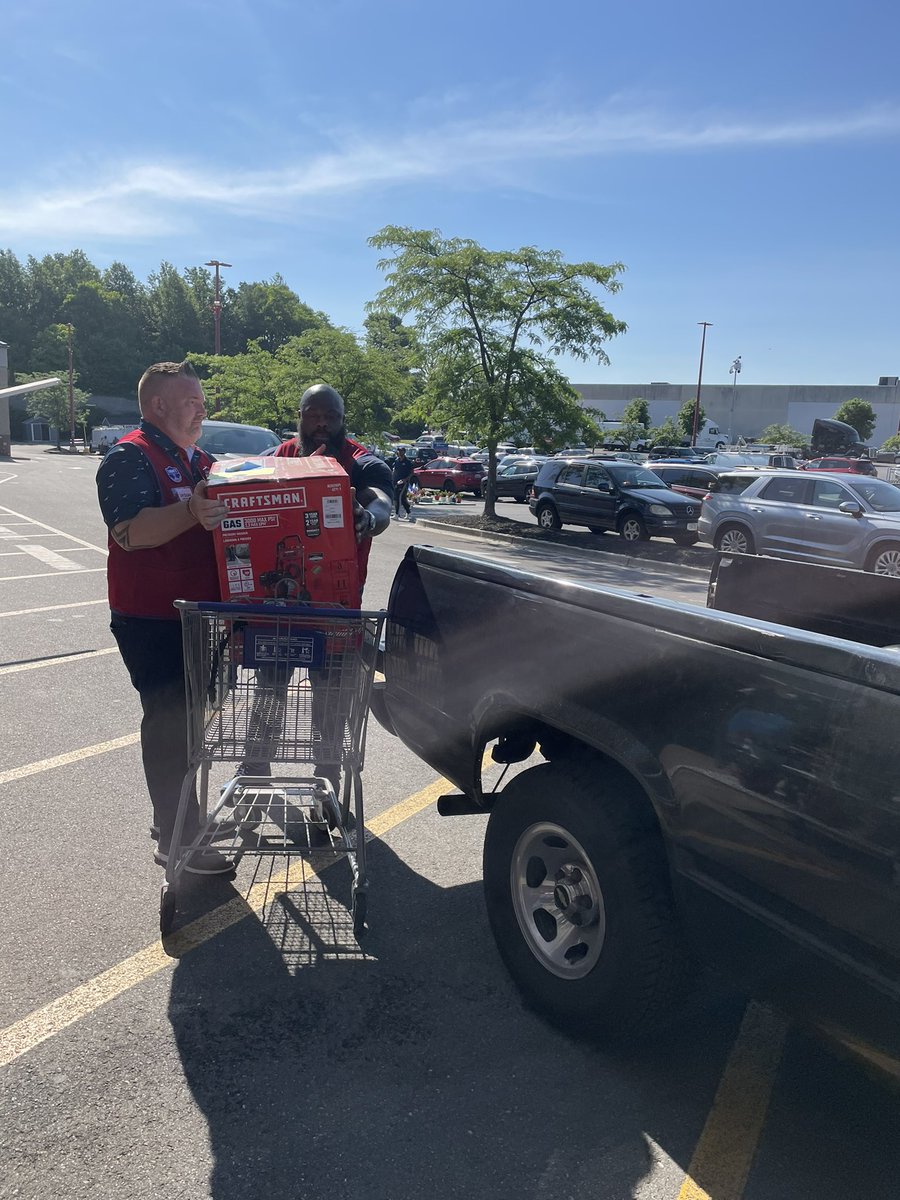 Fun times in D1255, lots of great energy and excitement in the stores!! Thank you stores 402, 702, 719 and 1122 for all that you do to service our customers!!