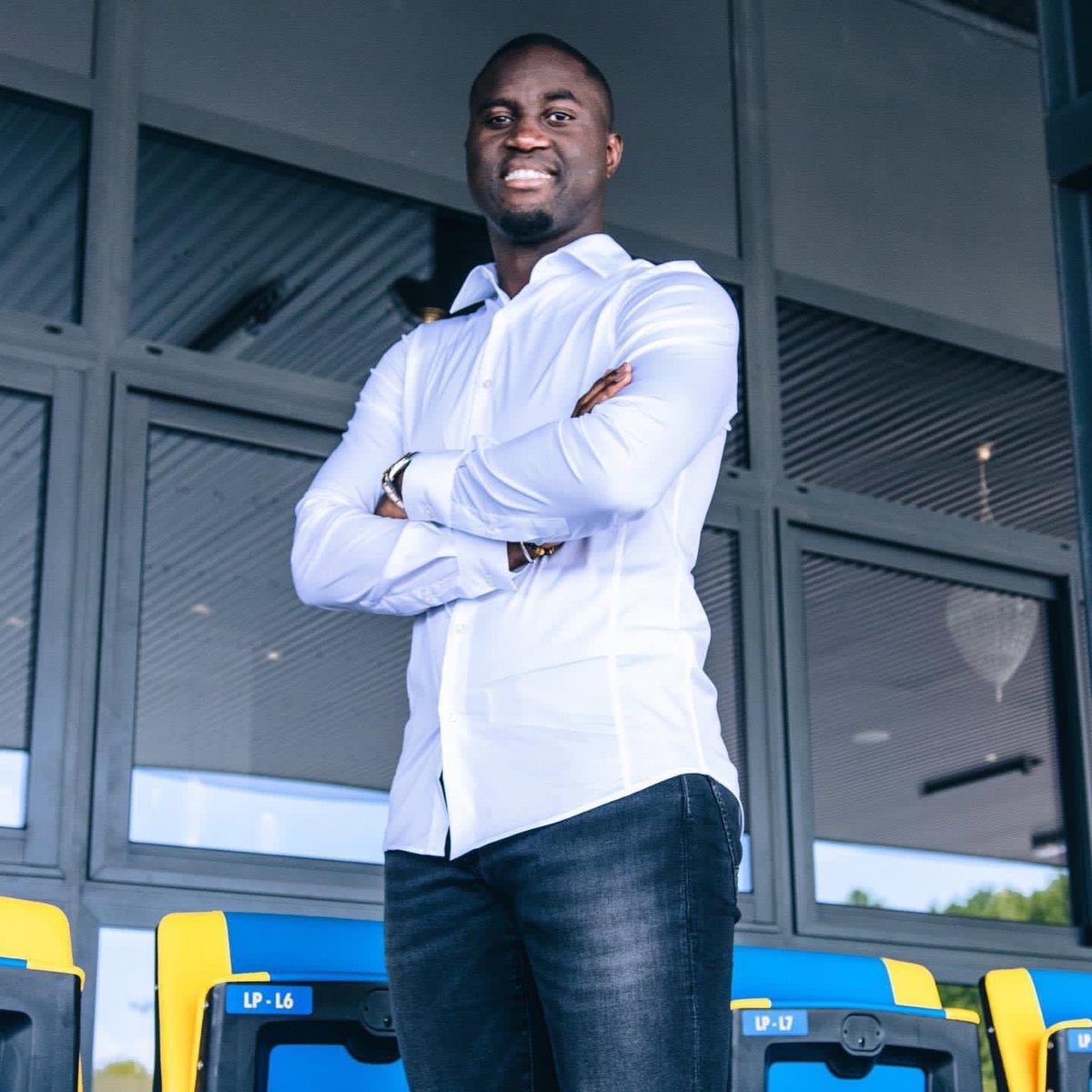StadesC's tweet photo. 🔴OFFICIEL:On l’avait perdu de vu depuis son départ de Newcatle ,Henri Saivet🇸🇳 va relancer sa carrière avec le Pau FC en Ligue 2 🇫🇷 avec qui il vient de signer jusqu’au 30 juin 2024.

Bonne continuation Gaïndé 💪🏿🦁🇸🇳🔥 https://t.co/CSNQwRmZgX