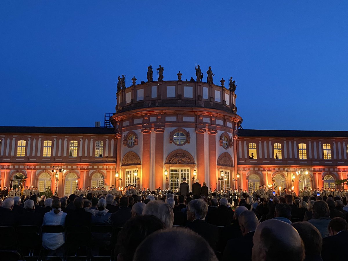 Ein wahrlich würdevoller Rahmen für einen großen Abschied eines großartigen Ministerpräsidenten #VolkerBouffier.